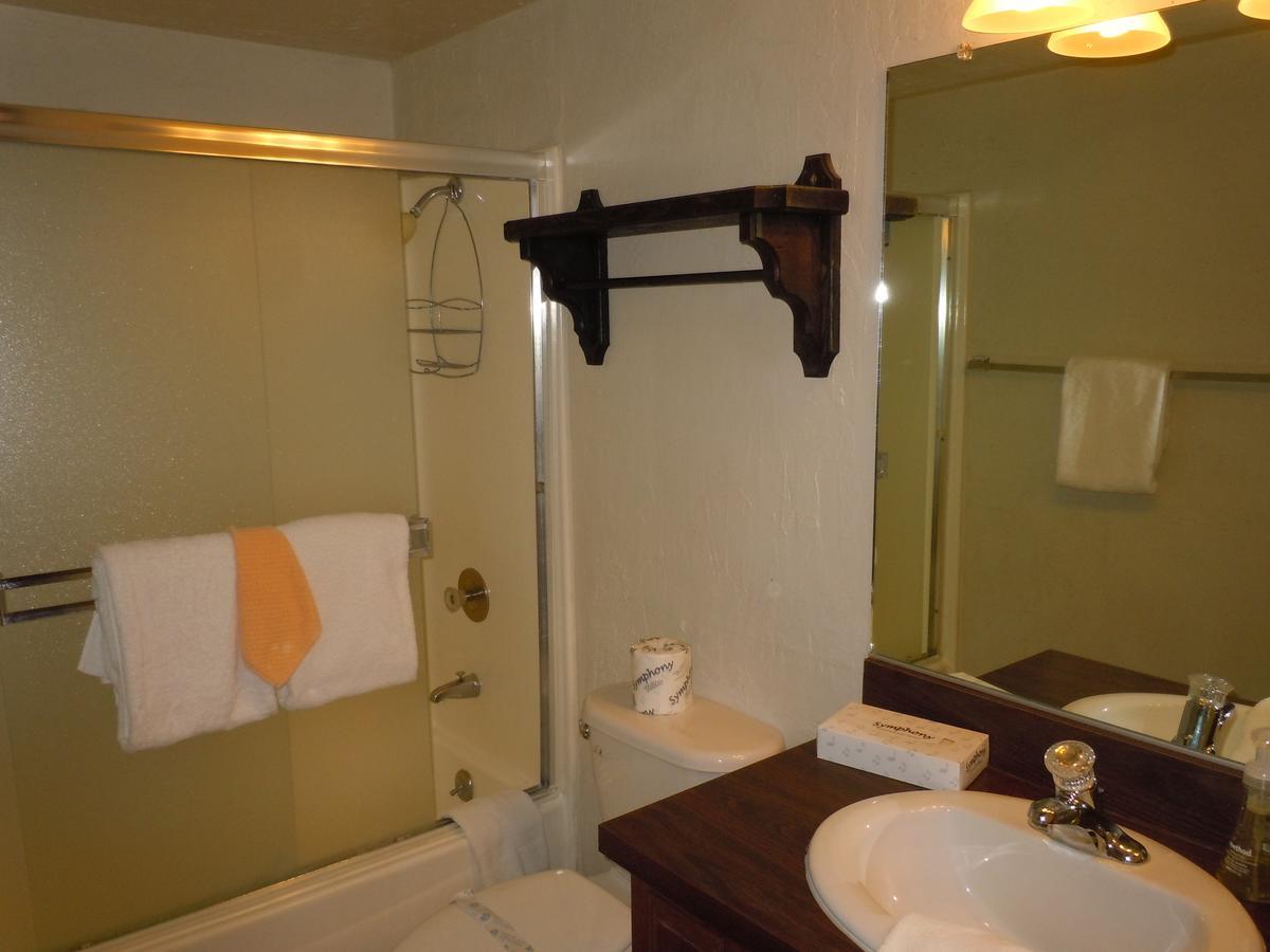 Two-Bedroom Plus Den Economy Unit #81 By Escape For All Seasons Bus Lic #23546 Биг Беър Лейк Екстериор снимка